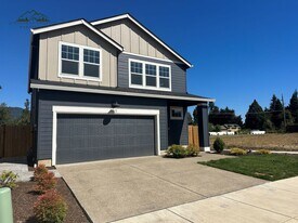 2619 Fenya St in Springfield, OR - Building Photo
