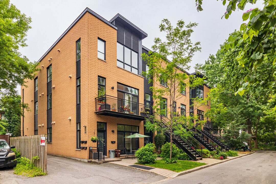 2340-2368 Grant Rue in Montréal, QC - Building Photo