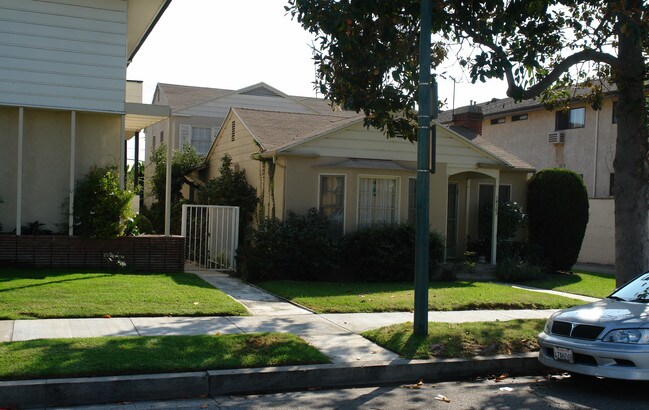 1416 Barrington Way in Glendale, CA - Building Photo - Building Photo