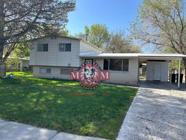 3857 Mooregate Ave in West Valley City, UT - Building Photo - Building Photo