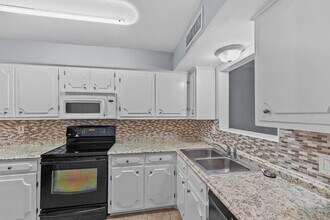 5237 Arboles Dr in Houston, TX - Building Photo - Building Photo