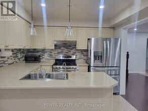 25 Berberis Cres in Brampton, ON - Building Photo - Building Photo