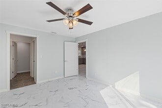 13426 Heald Ln, Unit 5 in Ft. Myers, FL - Foto de edificio - Building Photo