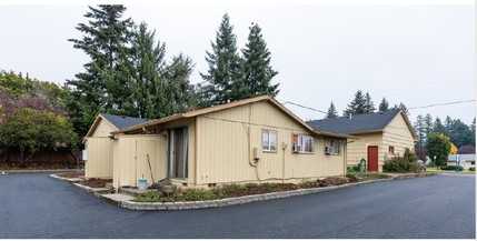 127 SE 148th Ave in Portland, OR - Foto de edificio - Building Photo