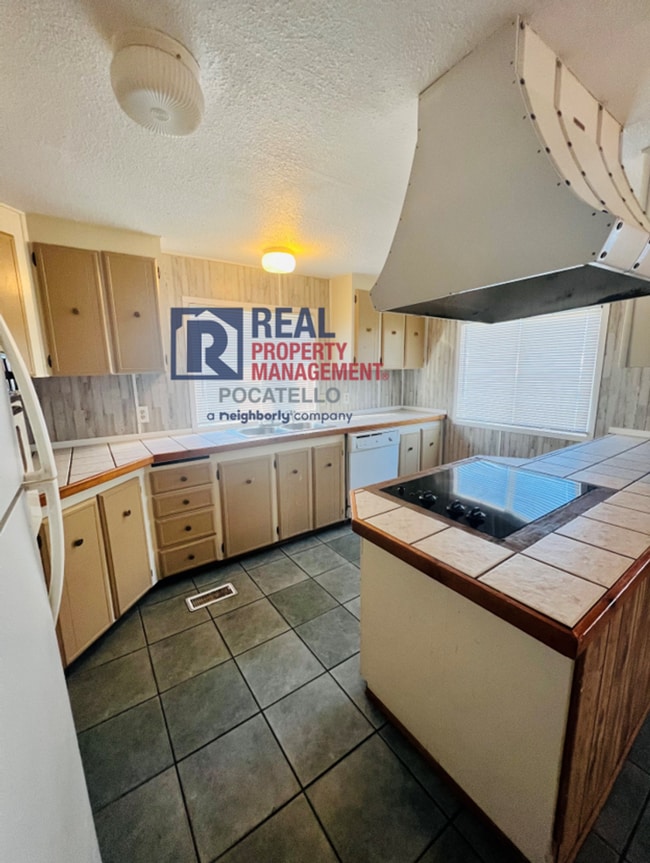 114 Teakwood St in Pocatello, ID - Building Photo - Building Photo