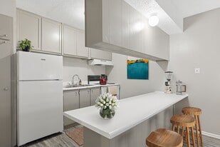 Alturas Penbrook in Odessa, TX - Building Photo