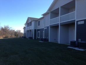 Pinecrest Apartments in Dardenne Prairie, MO - Foto de edificio - Building Photo