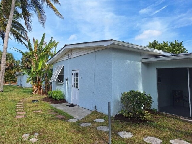 9150 44th Ave in Sebastian, FL - Foto de edificio - Building Photo