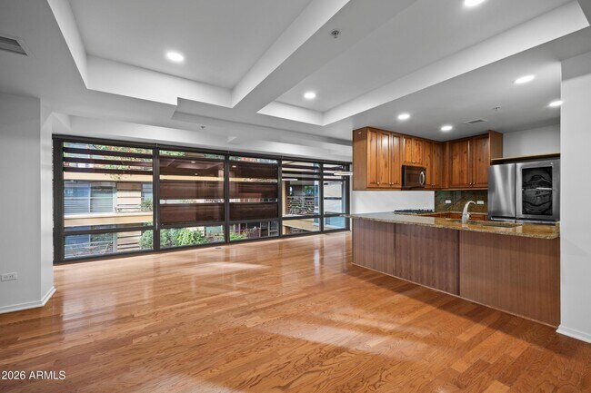 7141 E Rancho Vista Dr in Scottsdale, AZ - Building Photo - Building Photo