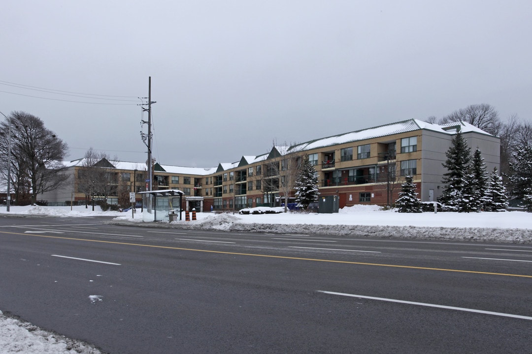 Turtle Creek Manor in Mississauga, ON - Building Photo