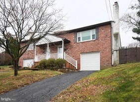 28 Lacey Ave in Doylestown, PA - Building Photo