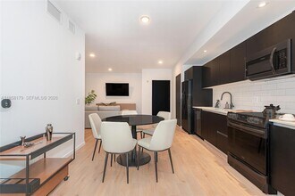 398 NE 5th St, Unit 4417 in Miami, FL - Building Photo - Building Photo