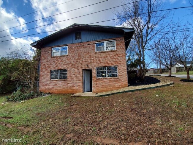 505 Chestnut St in Sweetwater, TN - Foto de edificio - Building Photo