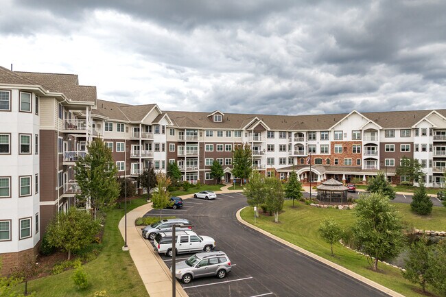 Applewood Pointe of Roseville at Central Park in Roseville, MN - Building Photo - Building Photo