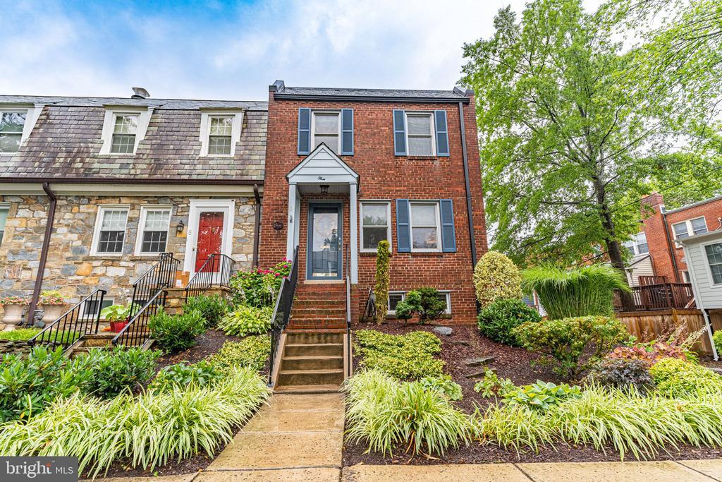 3 E Linden St in Alexandria, VA - Building Photo
