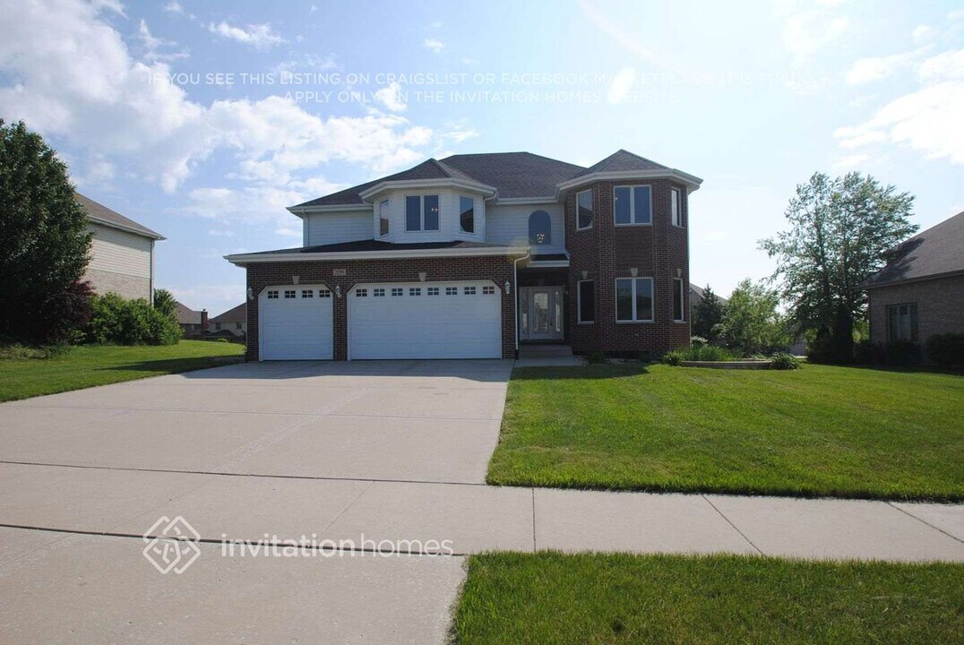 21391 Longview Dr in Frankfort, IL - Building Photo
