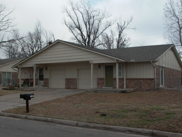 2201-2309 S 116th East Ave in Tulsa, OK - Building Photo