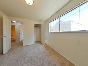 1645 NW Division St in Corvallis, OR - Foto de edificio - Building Photo