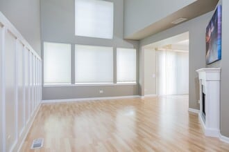 1277 Silk Oak Ln in Bartlett, IL - Building Photo - Building Photo