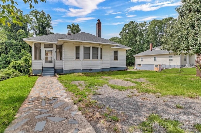 8209 Moores Chapel Rd in Charlotte, NC - Building Photo - Building Photo