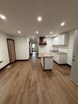 85 Abbott Rd, Unit Upper - Left in Buffalo, NY - Building Photo