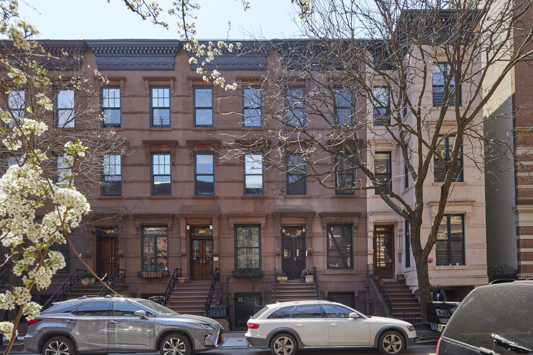 360 W 121st St in New York, NY - Foto de edificio