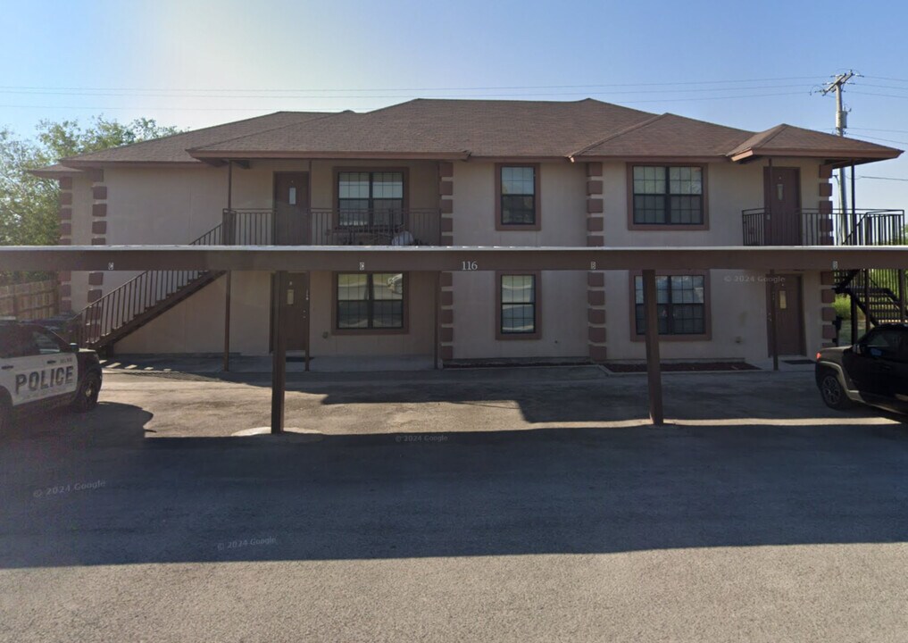 116 Ramon Cardenas Dr, Unit B in Del Rio, TX - Building Photo