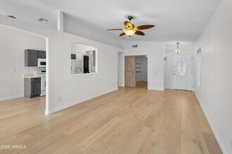 3404 E Lavey Ln in Phoenix, AZ - Foto de edificio - Building Photo