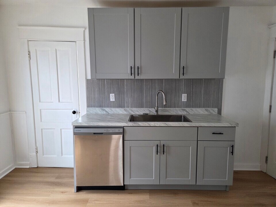 5706 22nd Ave, Unit Upper in Kenosha, WI - Foto de edificio