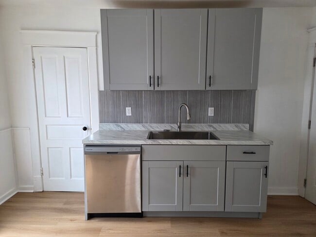 5706 22nd Ave, Unit Upper, Unit Upper