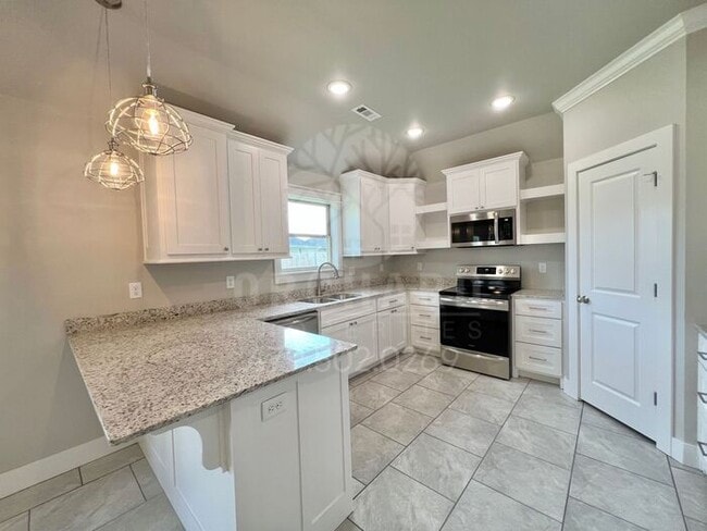 property at 1805 E Hudson Dr