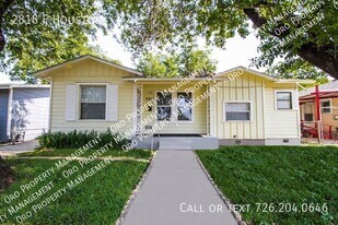 2818 E Houston St in San Antonio, TX - Building Photo