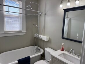 813 Campbell Ave, Unit 813 Campbell ave 2nd in West Haven, CT - Building Photo - Building Photo