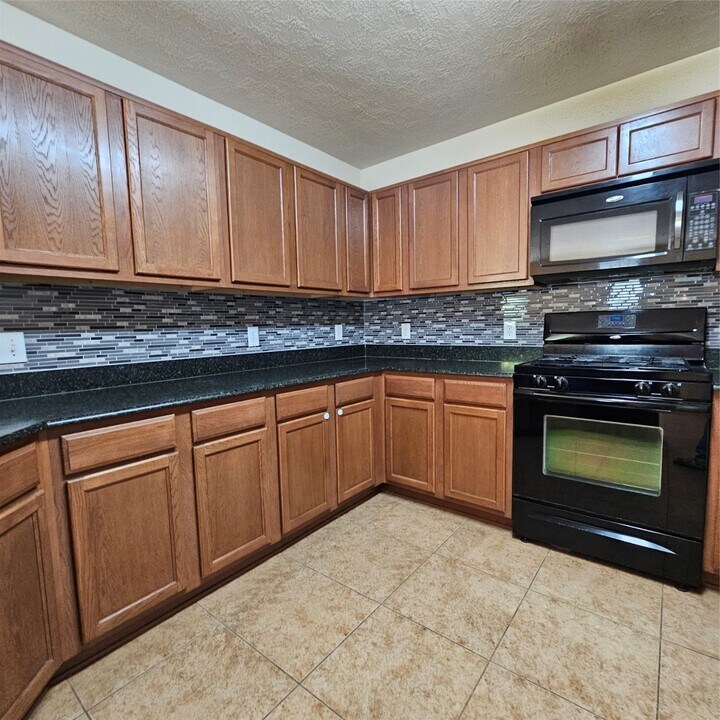 11727 Madison Oak St in Houston, TX - Building Photo