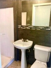 12780 Westview Dr, Unit Rosi in Miami, FL - Foto de edificio - Building Photo