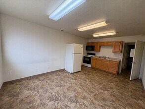 756 Chad Ranch Rd-Unit -Unit B in Veyo, UT - Building Photo - Building Photo