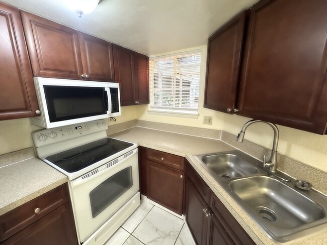 1932 Lake Atriums Cir in Orlando, FL - Building Photo - Building Photo