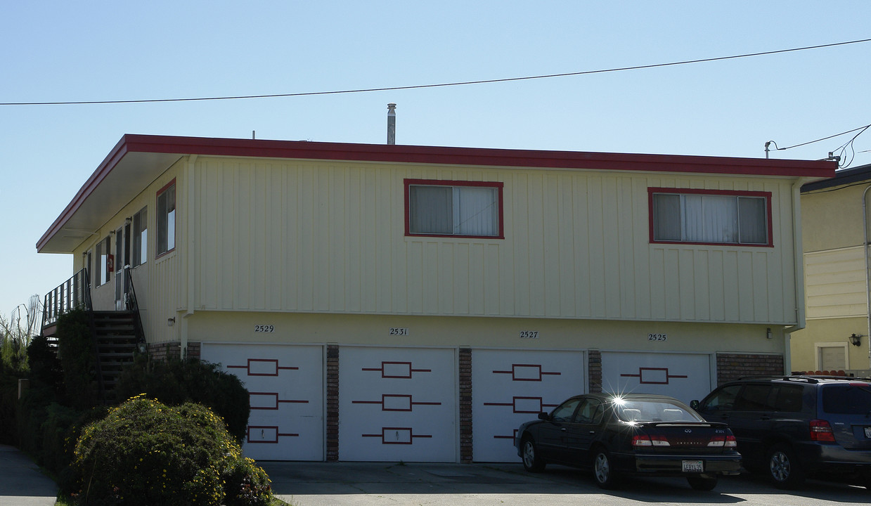 2525-2531 Denning Ct in Castro Valley, CA - Foto de edificio