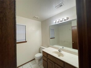 621 Gyrfalcon Dr in Norman, OK - Building Photo - Building Photo