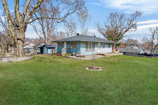 135 Elm St in Carlisle, IA - Building Photo - Building Photo