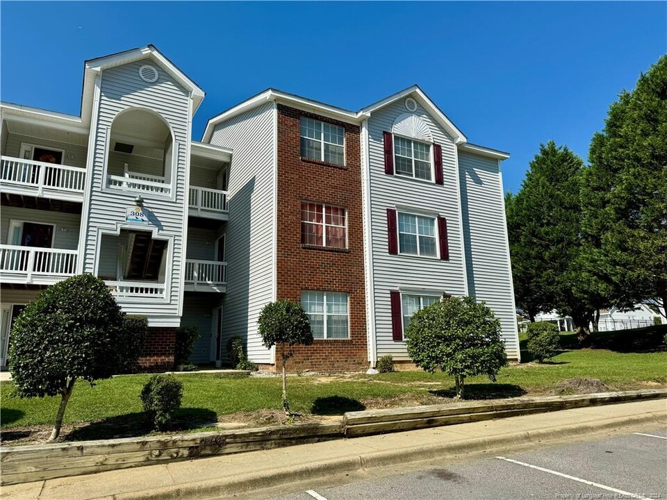 308 Waterdown Dr in Fayetteville, NC - Foto de edificio