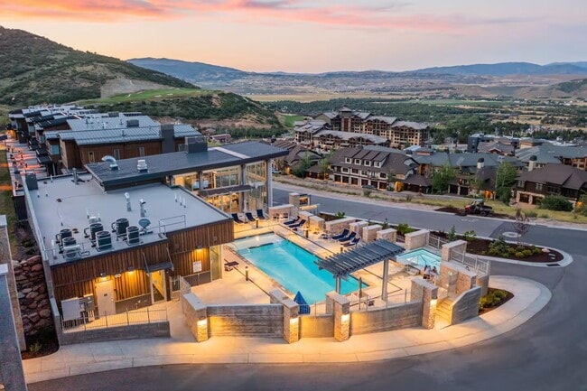 property at 2752 W High Mountain Rd