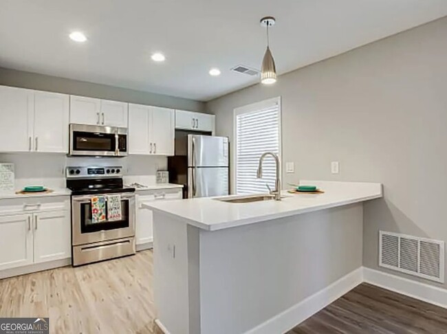 1067 Pitts Rd, Unit 1051_E in Atlanta, GA - Building Photo - Building Photo