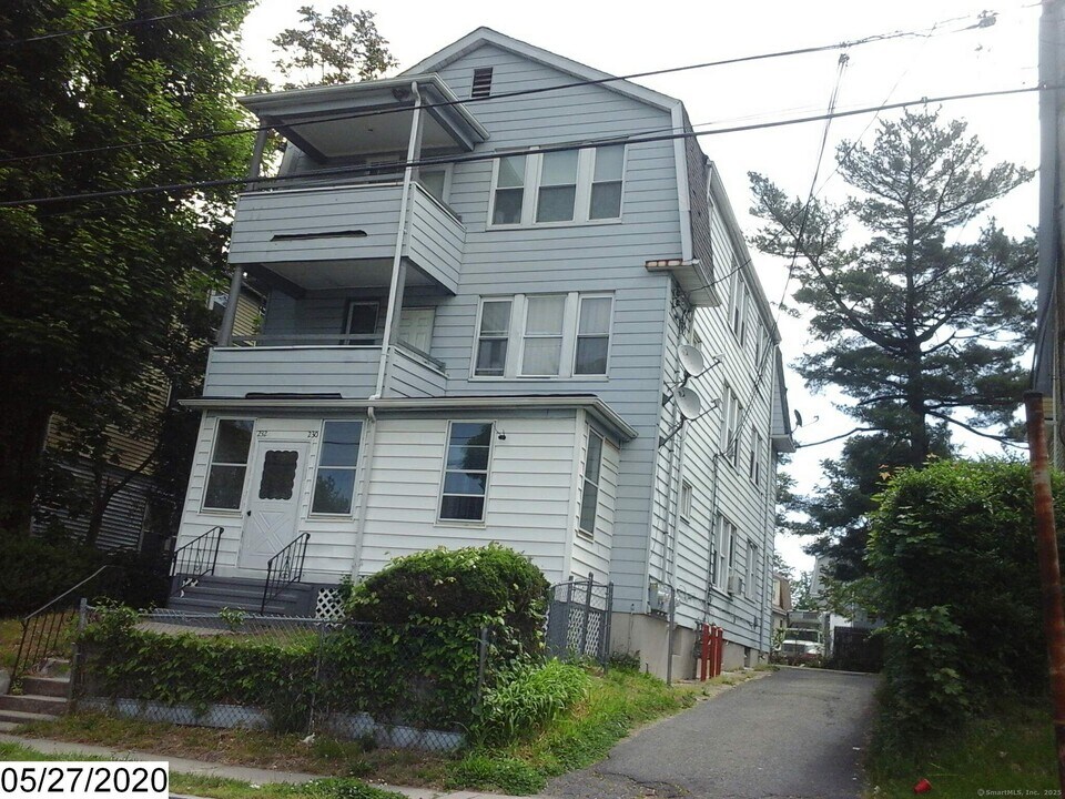230 Enfield St in Hartford, CT - Building Photo
