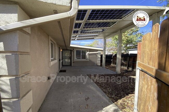 property at 2127 S Acoma St