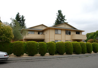 910 Kirsten Ct in Rohnert Park, CA - Foto de edificio - Building Photo