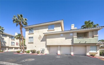 7163 S Durango Dr in Las Vegas, NV - Foto de edificio - Building Photo