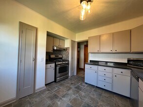 3367 N 53rd St, Unit lower in Milwaukee, WI - Building Photo - Building Photo