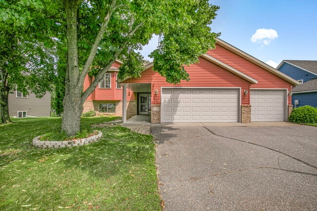 1419 Hillside Ct in Sauk Rapids, MN - Building Photo - Building Photo