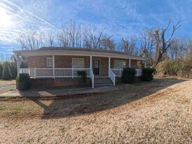 127 Creekview Ct in Lynchburg, VA - Building Photo